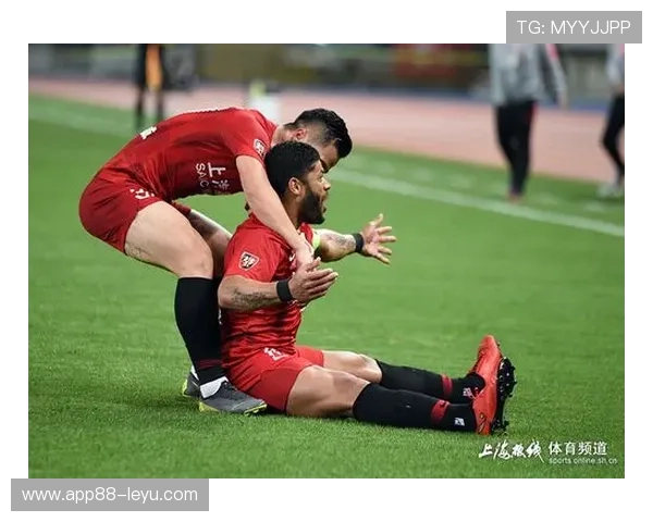 胡尔克暴力犯规引争议：绿巨人踢裆部仅获黄牌，或面临12场禁赛处罚