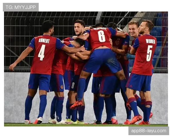 亨克中场革新战术，焕发球队进攻新活力