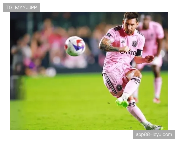 梅西低速高效打法引领进攻新潮流，重塑足球战术格局