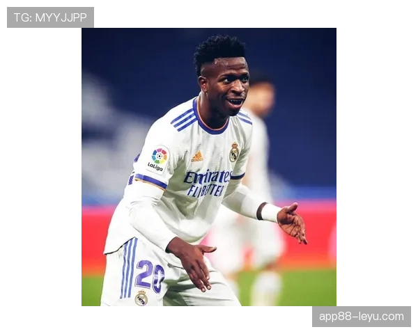 尼科·威廉斯与维尼修斯：速度型边锋的战术差异解析